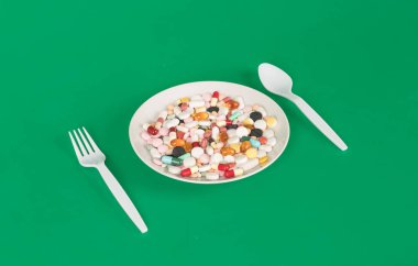 renkli kapsül ve hap 