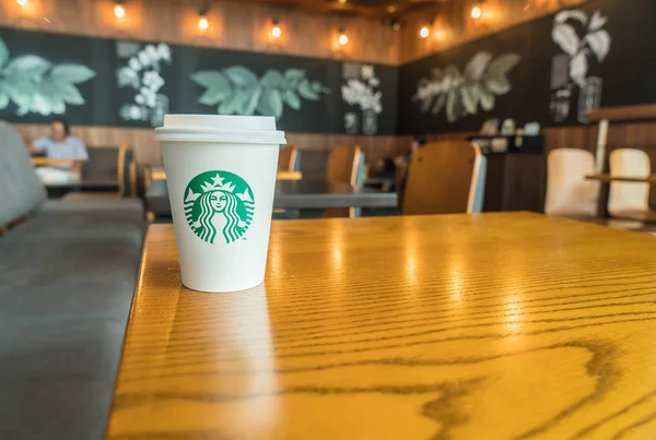 Bangkok, Thaiföld-júl 6: Starbucks forró ital kávé-asztal — Stock Fotó