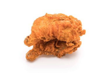 Beyaz arka planda kızarmış tavuk