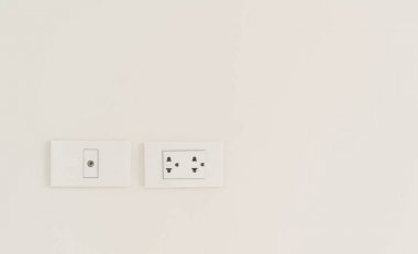 beyaz elektrik prizine