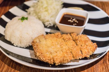 Domuz pirzola Tonkatsu pilav