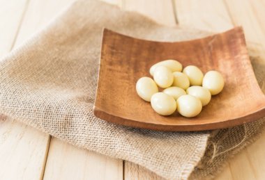 beyaz çikolatalı top