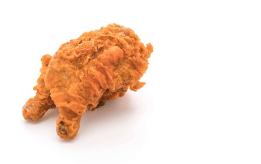 Beyaz arka planda kızarmış tavuk