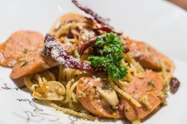 Almanya sosisli makarna