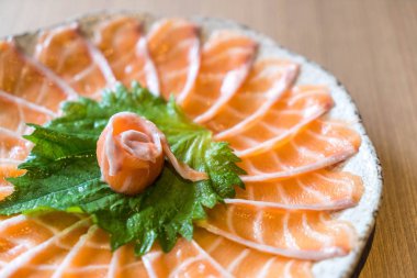 Dilimlenmiş somon balığı