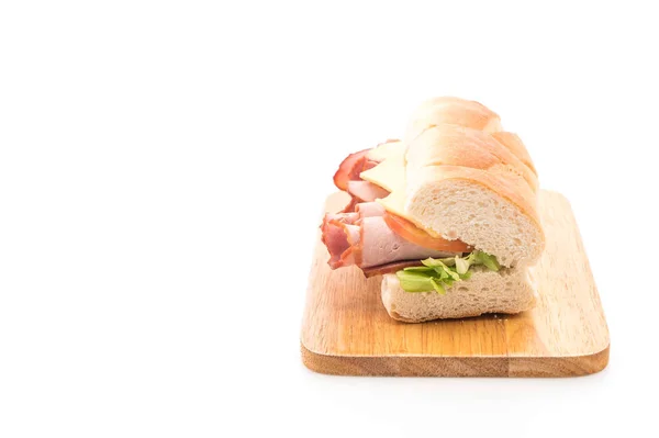 Сэндвич с ветчиной и салатом — стоковое фото