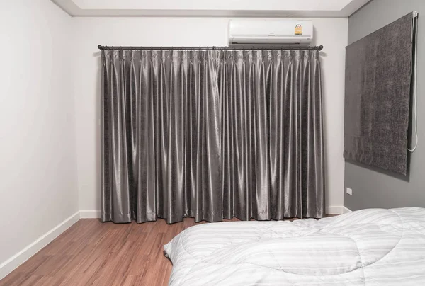 empty room with  curtains