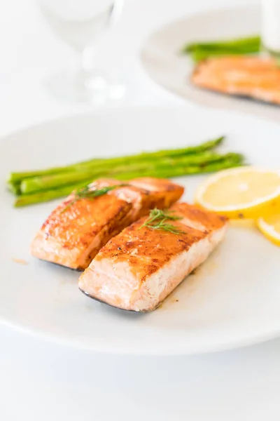 Filete de salmón a la parrilla — Foto de Stock