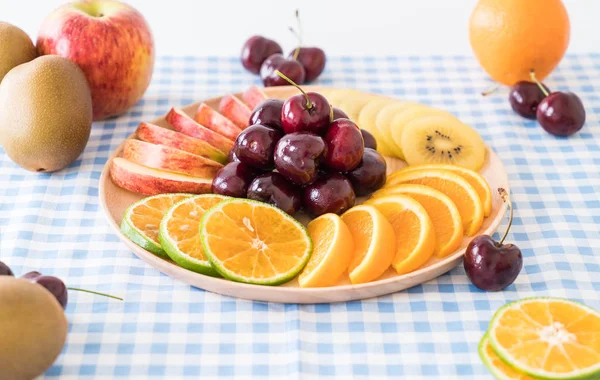 Fruta en rodajas mixtas — Foto de Stock
