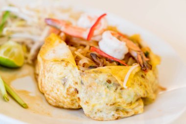 Tayland yemeği Pad Thai 