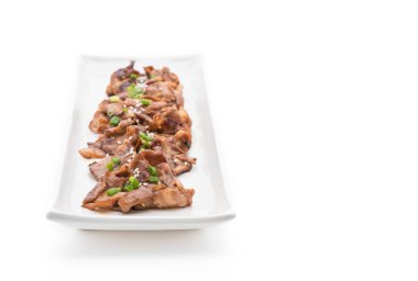 plaka üzerinde ızgara domuz