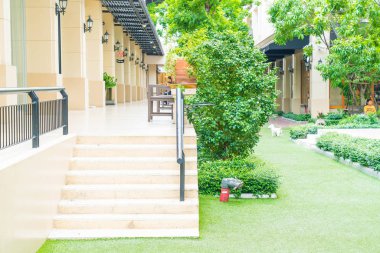 Açık merdiven yürüyüş yolu