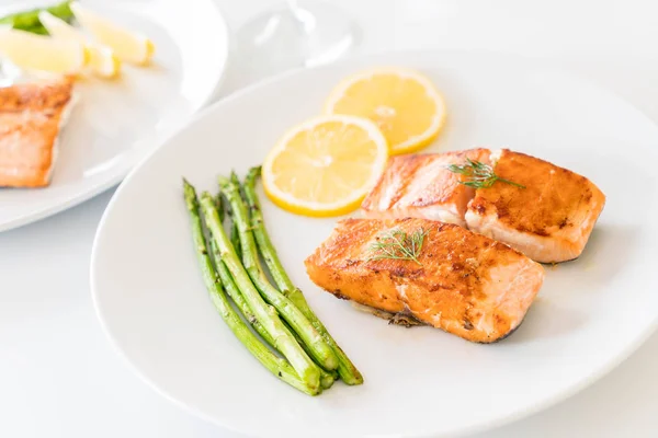 Grilled salmon steak — Stock Photo, Image