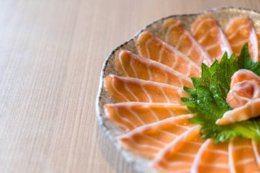 Dilimlenmiş somon balığı