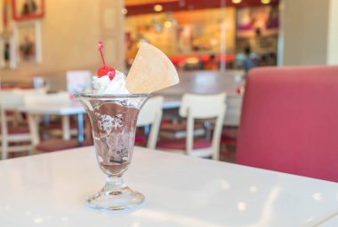 Çikolatalı dondurma dondurma