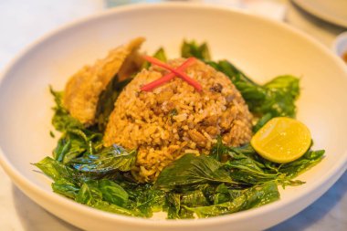 Gevrek gurami balığı kızarmış pilav