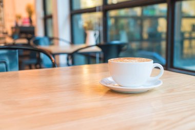 Sıcak karamel macchiato 