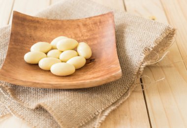 beyaz çikolatalı top