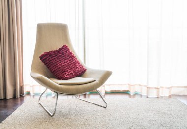 Kanepe oturma Interio dekorasyonda güzel lüks yastık