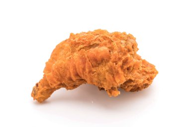 Beyaz arka planda kızarmış tavuk