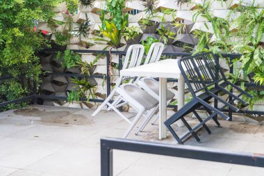 boş ahşap sandalye 