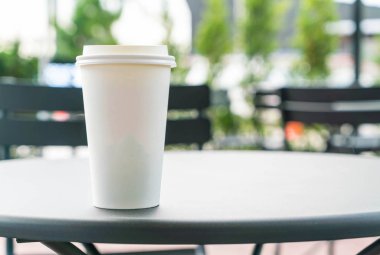 Kahve dükkanında kahve fincanı.