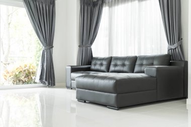  Modern kanepe oturma odasında.