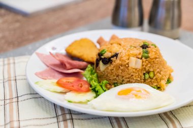 Amerikan kızarmış pilav