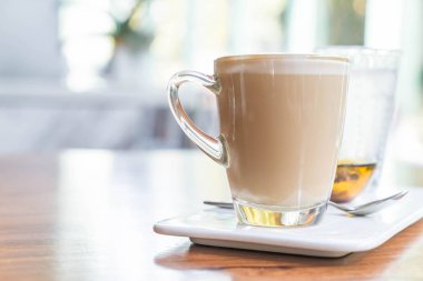 Sıcak latte kahve fincanı
