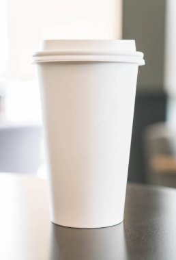 Kahve dükkanında kahve fincanı.