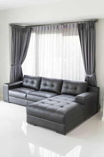 Modernes Sofa im Wohnzimmer — Stockfoto