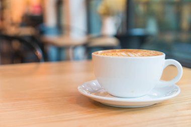 Sıcak karamel macchiato 