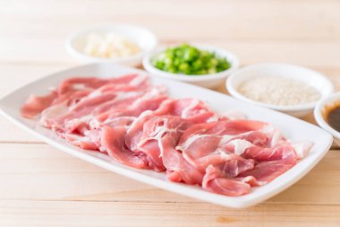 taze domuz dilimlenmiş 