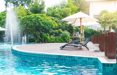 Güzel lüks otel Yüzme Havuzu ve tesisi ile şemsiye ch