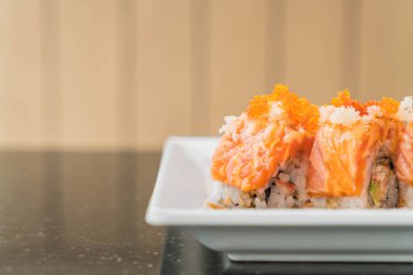 Somon suşi rulo