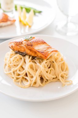 Spagetti Krema soslu somon 