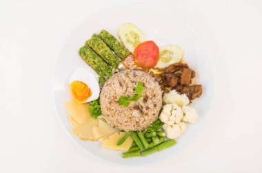 kızarmış pilav karidesli sosu yapıştırın 