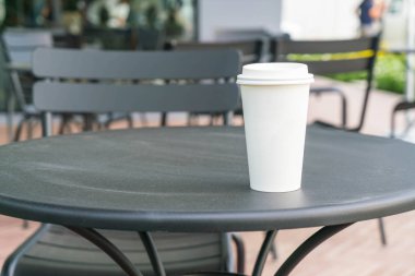 Kahve dükkanında kahve fincanı.