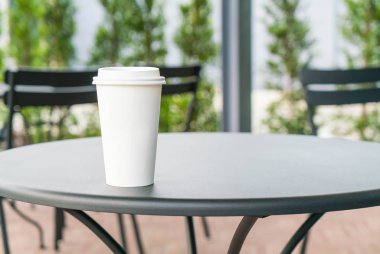 Kahve dükkanında kahve fincanı.