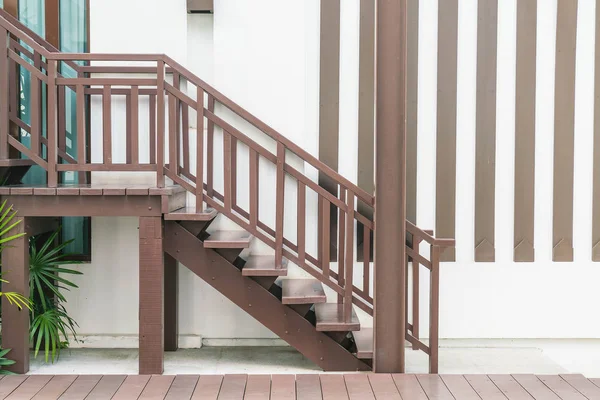 Décoration escalier en bois — Photo