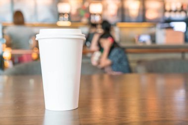 Kahve dükkanında kahve fincanı.