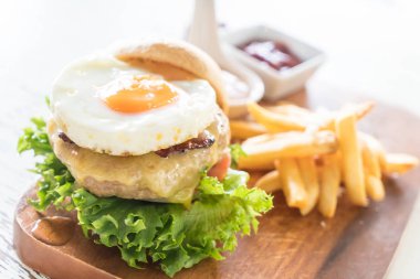 peynir domuz eti hamburger