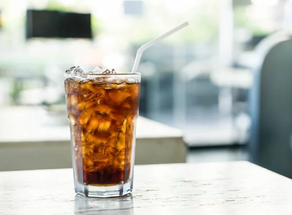 Es cola di atas meja — Stok Foto