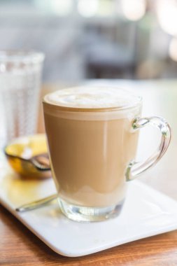 Sıcak latte kahve fincanı