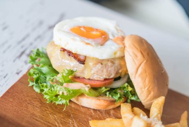 peynir domuz eti hamburger