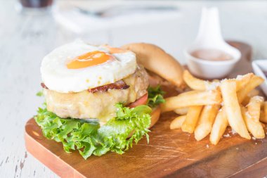 peynir domuz eti hamburger