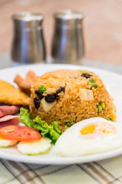 Amerikan kızarmış pilav