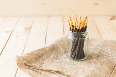 Bisküvi çikolata aromalı sopayla