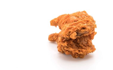 Beyaz arka planda kızarmış tavuk