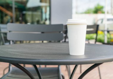 Kahve dükkanında kahve fincanı.